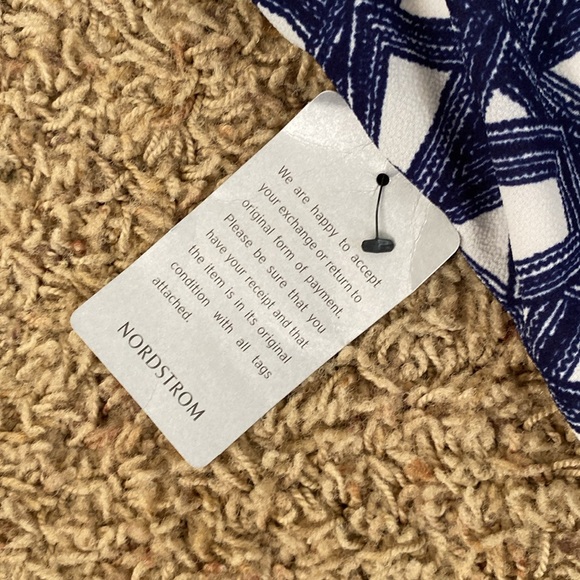 NWT DR2 blue and white geo printed romper size large - Picture 4 of 4